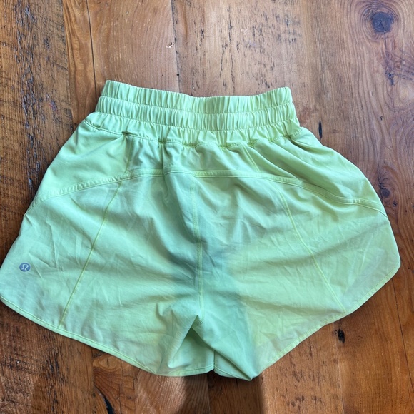 Lululemon Shorts - 4 Inch - Size 4 - Picture 2 of 4